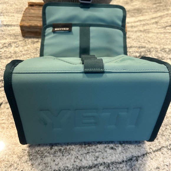 YETI DAYTRIP LUNCH BOX bag tote Yeti BLUE TEAL ~EUC~ - Picture 7 of 9